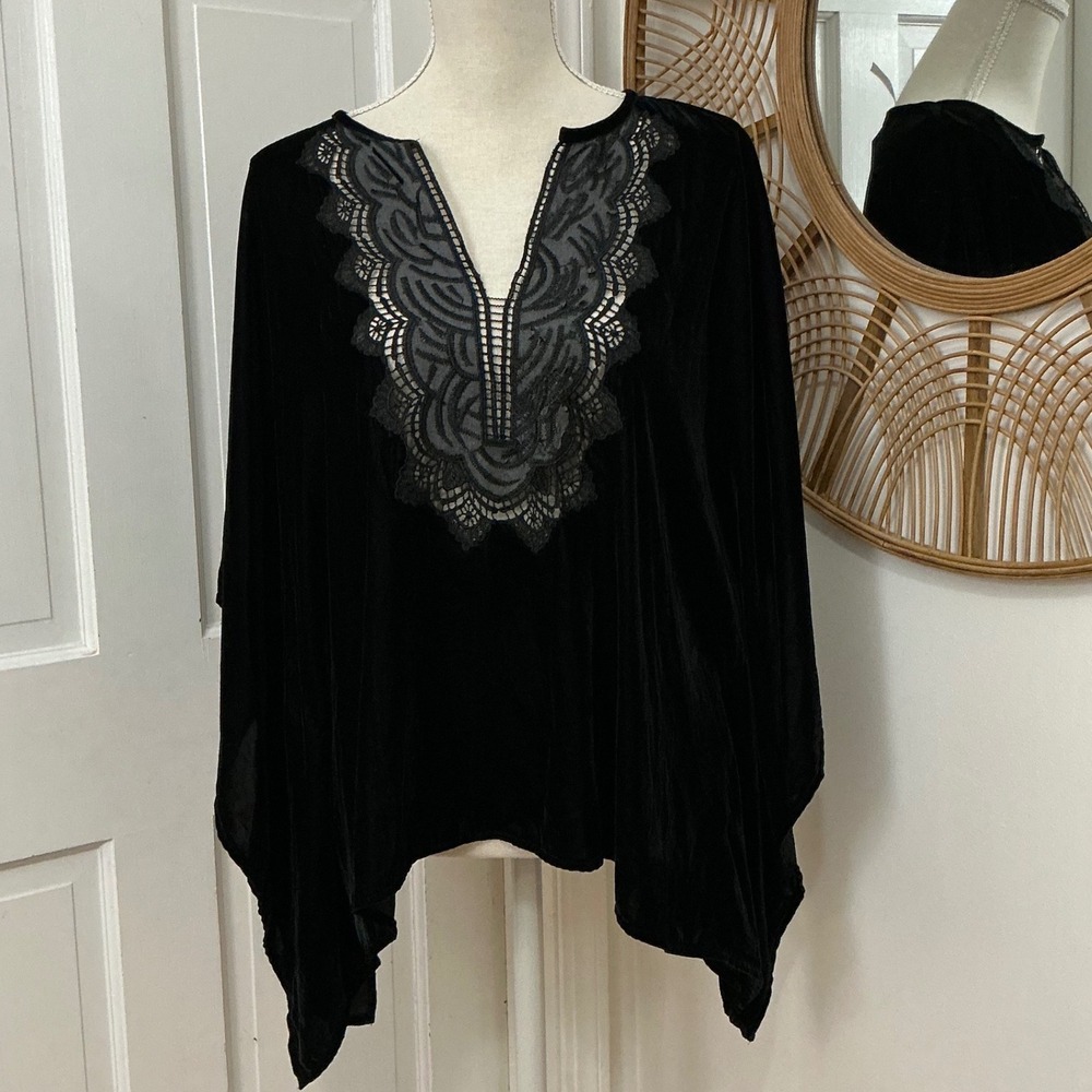 Chico's Black Velvet Poncho Top S/M Lace Boho Kimono Dark Academia Whimsigoth